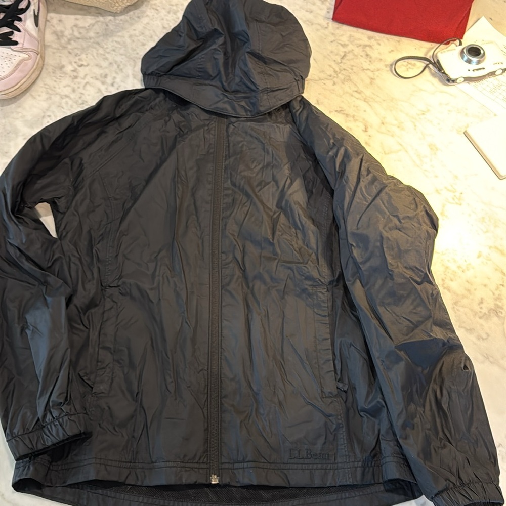 LL Bean Rain Shell - Picture 2 of 3